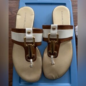 Bandolino Gold & Brown Thong Sandals – Size 7